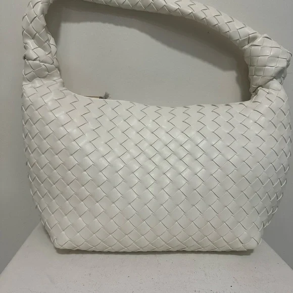 A New Day White Woven Shoulder Bag - Picture 2 of 8